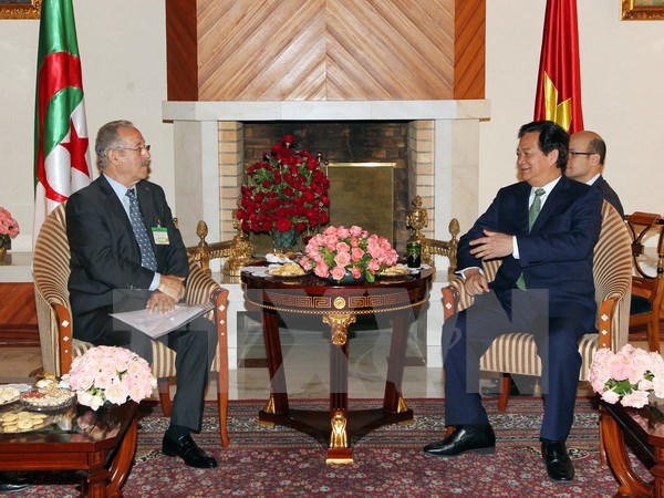 Thủ tướng tiếp Chủ tịch Hội Hữu nghị Algeria - Việt Nam
