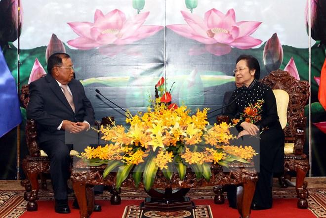Ph&oacute; Chủ tịch nước L&agrave;o sang Việt Nam dự kỷ niệm ng&agrave;y 30-4