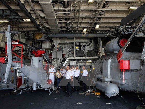 Đ&ocirc; đốc Hải qu&acirc;n Việt Nam tiếp Bộ trưởng Hải qu&acirc;n Hoa Kỳ