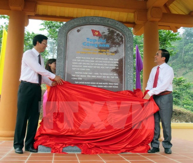 Kh&aacute;nh th&agrave;nh Nh&agrave; Bia di t&iacute;ch kỷ niệm Tạp ch&iacute; Cộng sản tại T&acirc;n Tr&agrave;o