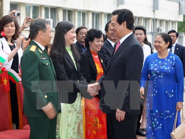 Thủ tướng gặp gỡ cộng đồng người Việt Nam tại Bulgaria