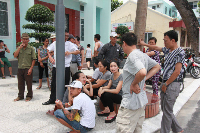 Bức xúc vây bệnh viện vì người nhà tử vong 