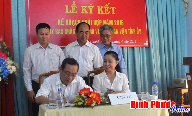 UBND tỉnh v&agrave; Ban D&acirc;n vận tỉnh ủy k&yacute; kết kế hoạch phối hợp năm 2015