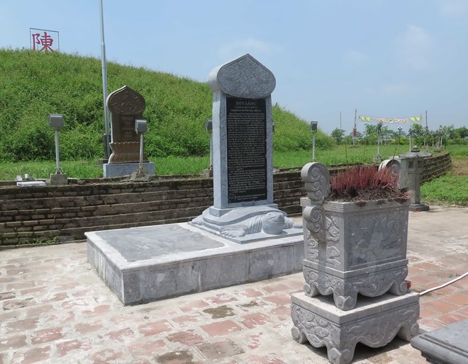 Đề nghị di dời 6 tấm bia "dựng chui" c&ograve;n lại tại đền Trần Th&aacute;i B&igrave;nh