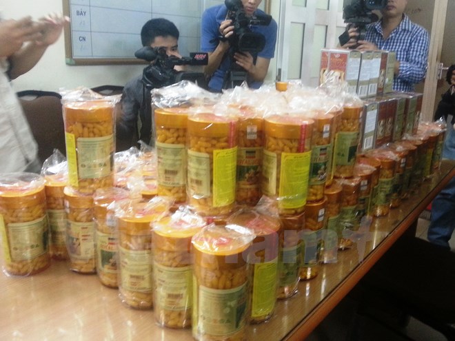 Triệt ph&aacute; đường d&acirc;y l&agrave;m giả gần 20 tấn thực phẩm chức năng giả