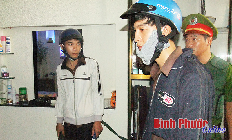 Thực nghiệm điều tra tại hiện trường vụ thảm &aacute;n ở Minh Hưng: Hai hung thủ lạnh l&ugrave;ng diễn lại h&agrave;nh vi phạm tội