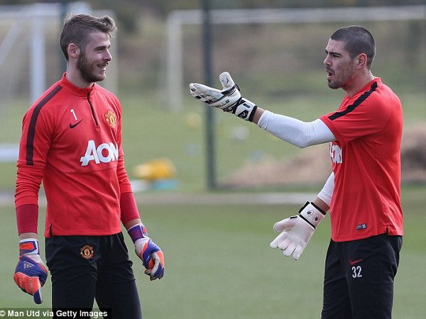 Manchester United du đấu: Bất ngờ mang tên Victor Valdes