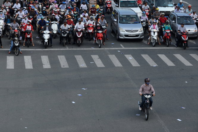 Đồng t&igrave;nh phạt nặng người say, vượt đ&egrave;n đỏ