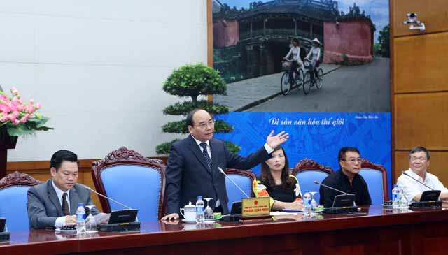 Đảng, Nh&agrave; nước coi trọng vai tr&ograve; trưởng bản, trưởng th&ocirc;n