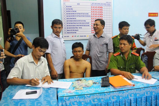 Đ&atilde; bắt được t&ecirc;n cướp trốn khỏi v&ograve;ng v&acirc;y h&agrave;ng trăm cảnh s&aacute;t 