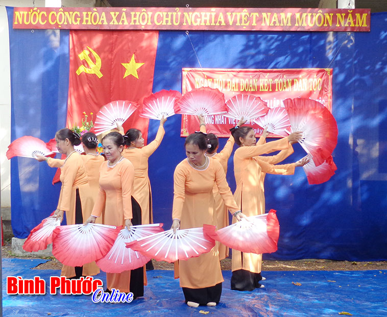 Thị x&atilde; Đồng Xo&agrave;i c&oacute; 84 đội văn nghệ quần ch&uacute;ng