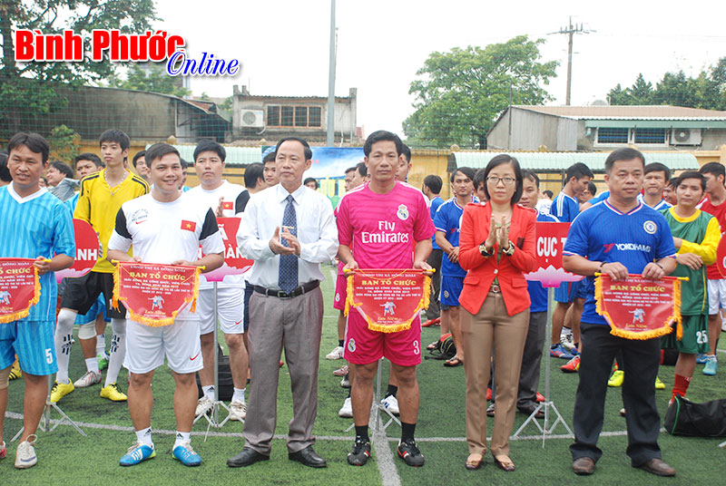 Đồng Xoài tổ chức giải bóng đá chào mừng Đại hội Đảng các cấp
