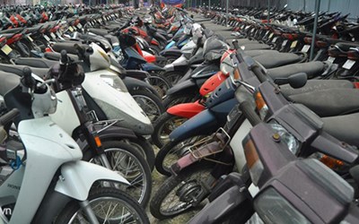 C&ocirc;ng an trộm b&igrave;nh ăcquy xe bị tạm giữ