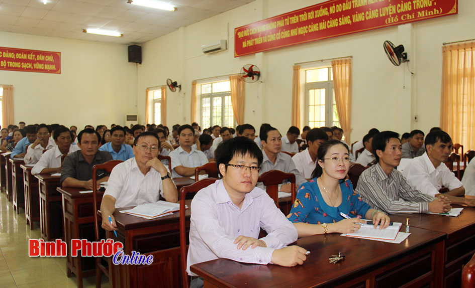 Đảng ủy Khối Cơ quan: Hơn 200 c&aacute;n bộ, đảng vi&ecirc;n được th&ocirc;ng tin thời sự