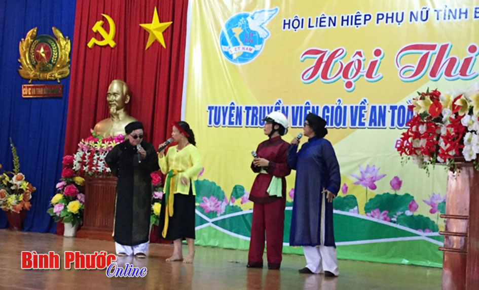 Hội phụ nữ chung tay bảo đảm an toàn giao thông