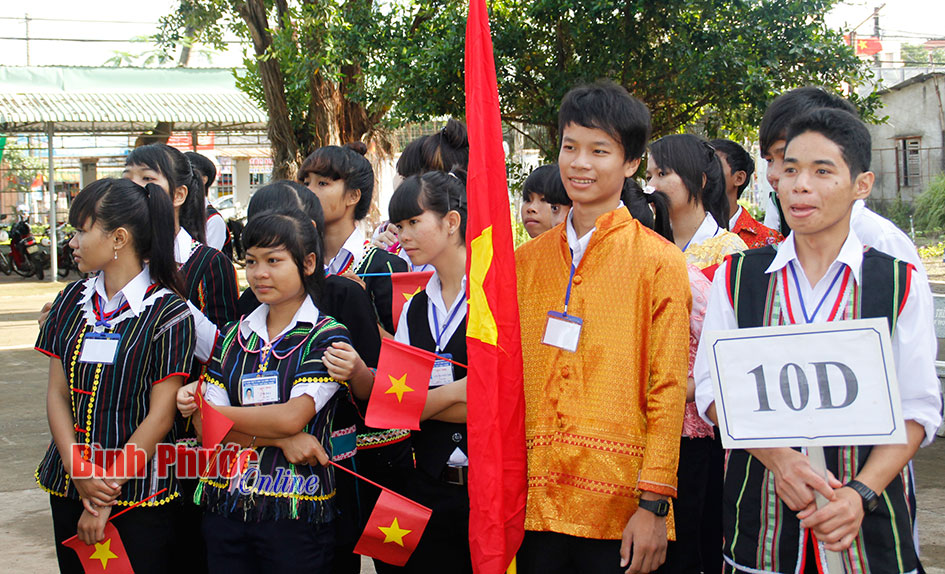 Đ&aacute;nh gi&aacute;, l&agrave;m r&otilde; hơn những hạn chế trong c&ocirc;ng t&aacute;c c&aacute;n bộ