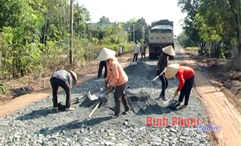 Phấn đấu cuối năm 2015 về đích xây dựng NTM