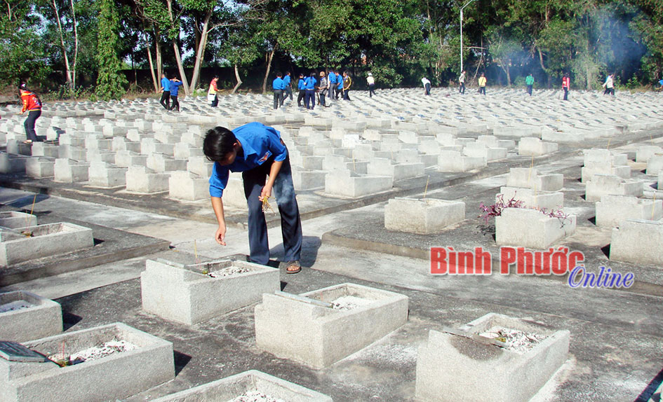 Trường THPT Nguyễn Hữu Cảnh: Cách làm hay trong giáo dục truyền thống