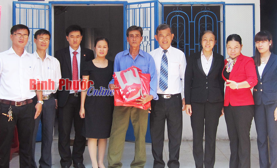 Prudential tặng nhà tình nghĩa cho hộ nghèo ở Phước Long