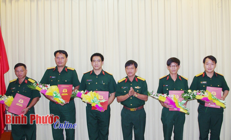 Binh đo&agrave;n 16 trao quyết định điều động, bổ nhiệm chức vụ c&aacute;n bộ