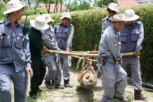 Phát hiện và phá hủy thành công một quả bom nặng hơn 2 tạ