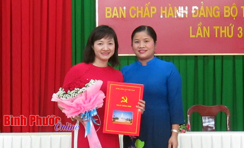 Đồng ch&iacute; B&ugrave;i Thị Minh Th&uacute;y được chỉ định tham gia Ban Chấp h&agrave;nh, Ban Thường vụ Thị ủy Đồng Xo&agrave;i