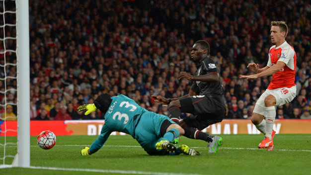 Cech cùng Mignolet buộc Arsenal và Liverpool chia điểm