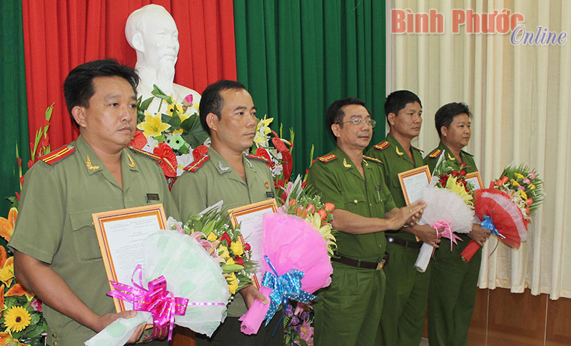 C&ocirc;ng an tỉnh c&ocirc;ng bố c&aacute;c quyết định bổ nhiệm, điều động 7 c&aacute;n bộ chủ chốt