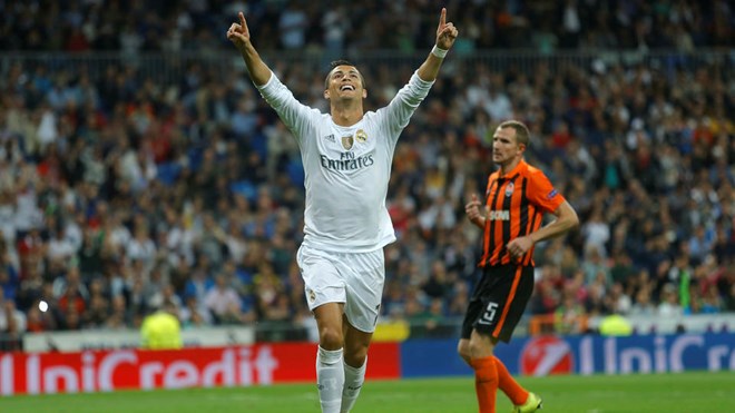 Ronaldo đi vào lịch sử Champions League, bỏ xa Lionel Messi