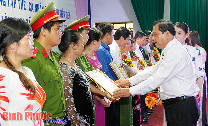 Mỗi người tốt, việc tốt l&agrave; một b&ocirc;ng hoa đẹp...(*)