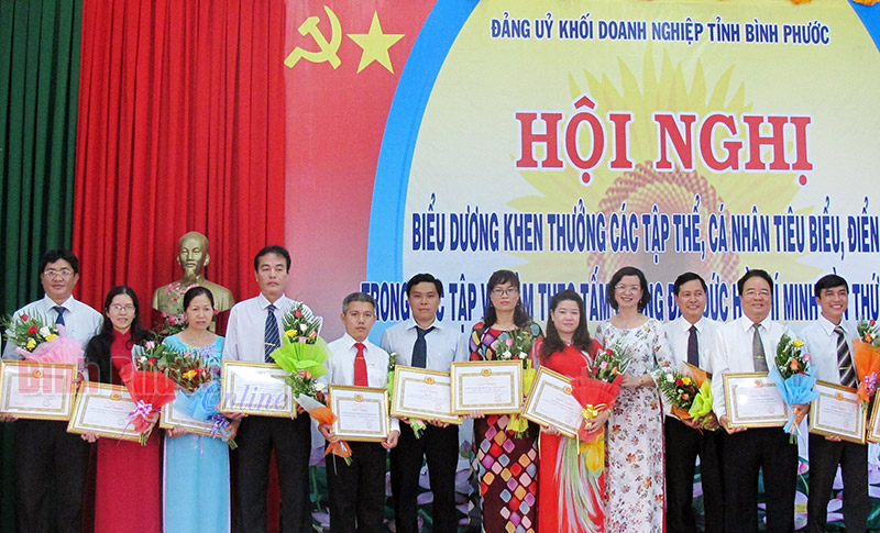 Đảng bộ khối doanh nghiệp: Thực hiện thắng lợi c&ocirc;ng t&aacute;c x&acirc;y dựng đảng v&agrave; nhiệm vụ sản xuất - kinh doanh