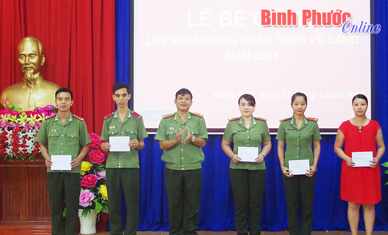 Đảng ủy C&ocirc;ng an tỉnh: Bồi dưỡng nhận thức về Đảng cho 114 đo&agrave;n vi&ecirc;n ưu t&uacute;