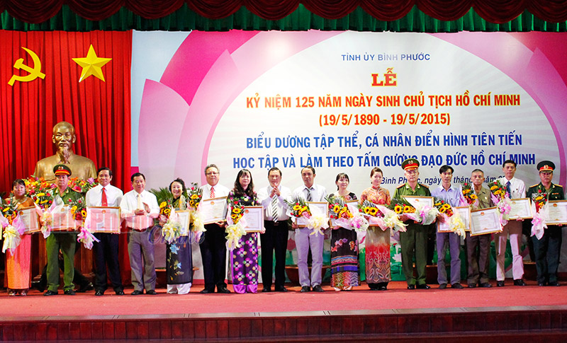 Điển h&igrave;nh ti&ecirc;n tiến trong LLVT tỉnh