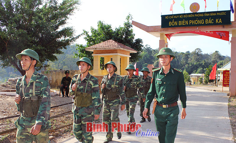 Giữ vững bi&ecirc;n giới h&ograve;a b&igrave;nh v&agrave; ph&aacute;t triển