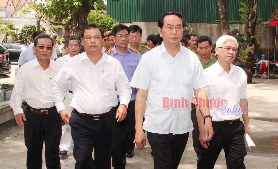 Bộ trưởng Bộ C&ocirc;ng an Trần Đại Quang viếng c&aacute;c nạn nh&acirc;n vụ thảm s&aacute;t