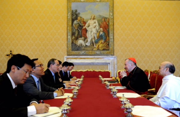 Chủ tịch MTTQ Việt Nam gặp Thủ tướng T&ograve;a th&aacute;nh Vatican