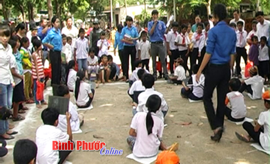Lễ hội trăng rằm dành cho con em công nhân các khu công nghiệp