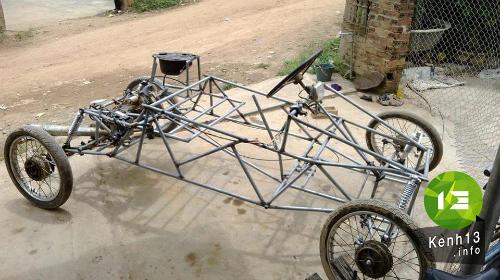 Nam thanh niên chế ‘xe đua’ bốn bánh với 3 triệu đồng