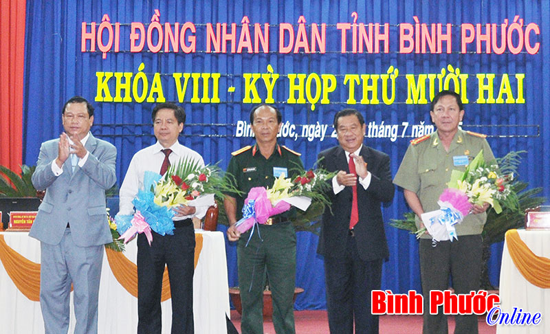 HĐND tỉnh th&ocirc;ng qua 12 nghị quyết