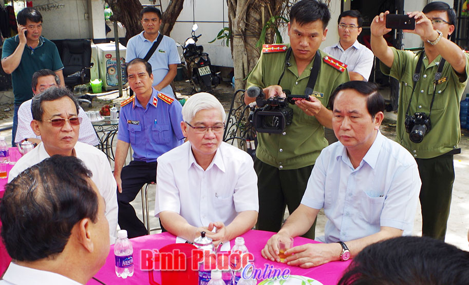 Gi&aacute;m đốc C&ocirc;ng an tỉnh c&ocirc;ng khai số điện thoại tiếp nhận tin b&aacute;o tố gi&aacute;c tội phạm vụ thảm s&aacute;t ở Minh Hưng