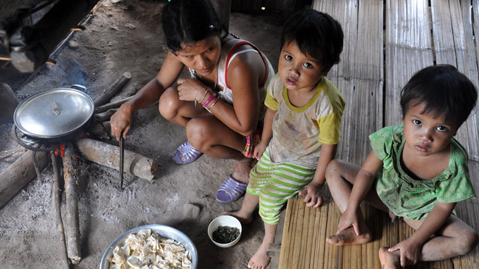 Tỷ lệ hộ nghèo trong vùng đồng bào dân tộc còn cao