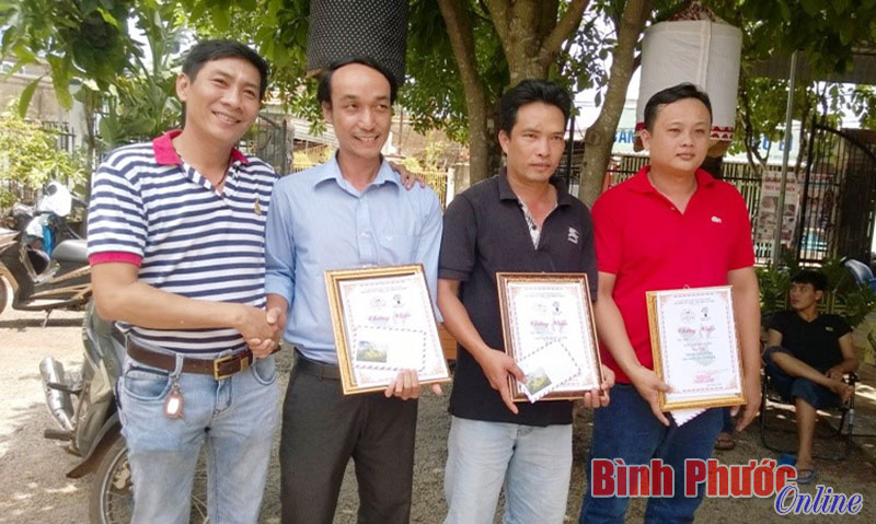 60 lồng chim thi &ldquo;Tiếng h&oacute;t chim ch&agrave;o m&agrave;o&rdquo;