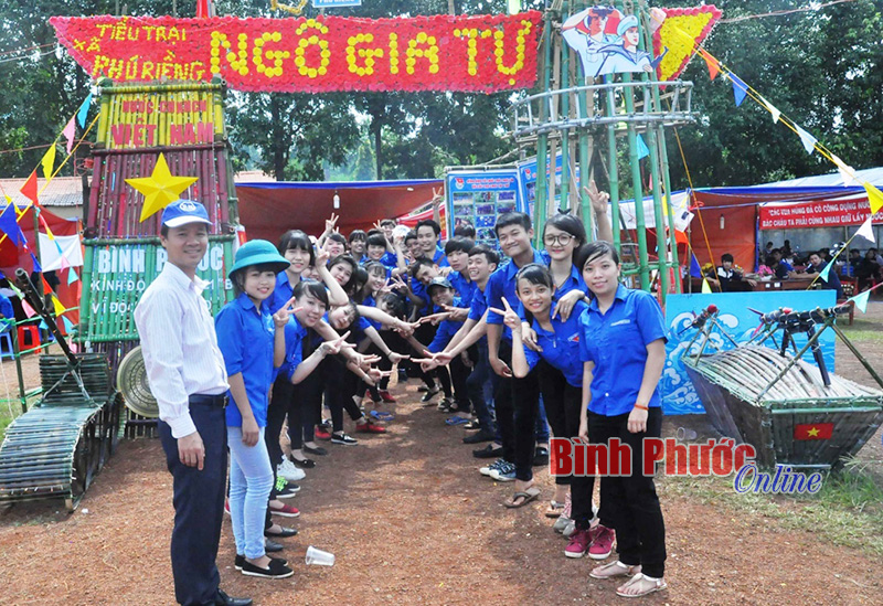 Rộn r&agrave;ng hội trại t&ograve;ng qu&acirc;n