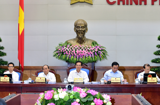 Thủ tướng đ&ocirc;n đốc tiến độ x&acirc;y dựng VBQPPL