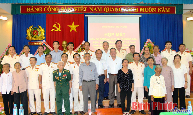 Họp mặt kỷ niệm 70 năm Ng&agrave;y truyền thống C&ocirc;ng an nh&acirc;n d&acirc;n Việt Nam