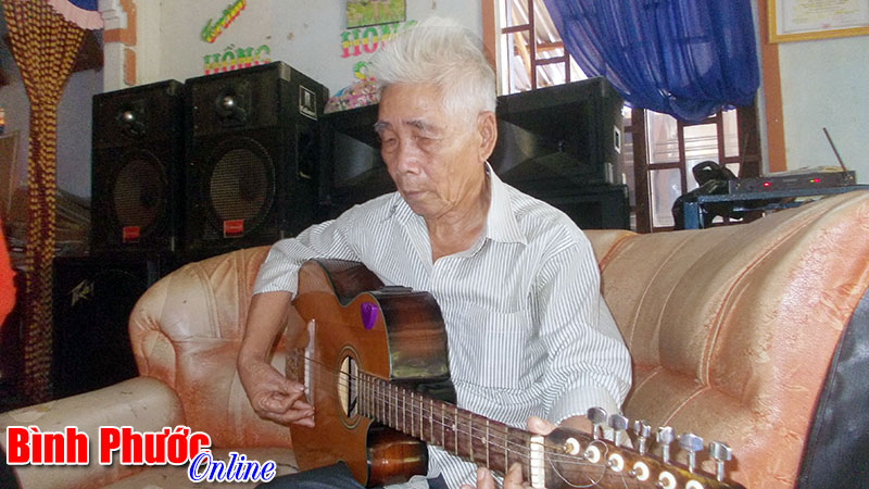 Người &ldquo;tiếp lửa&rdquo; cho đờn ca t&agrave;i tử