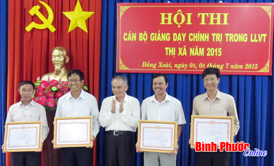 Xã Tiến Thành đoạt nhất hội thi cán bộ dạy chính trị vũ trang cấp TX. Đồng Xoài
