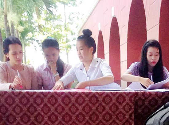 Đủ kiểu giành giật thí sinh