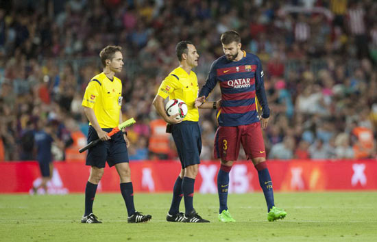 Barcelona: Pique bị treo giò 4 trận