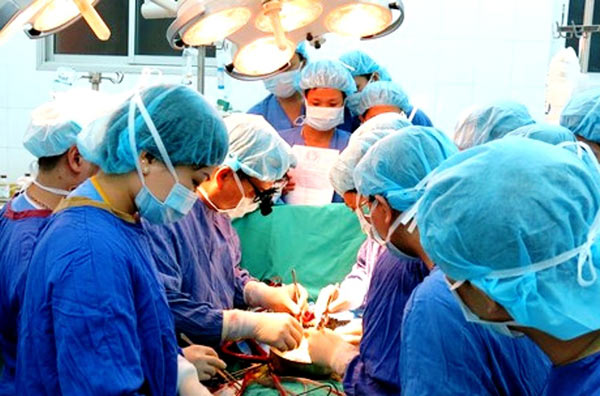 Chuyển nội tạng từ Nam ra Bắc, ghép thành công 2 ca tim, gan hy hữu